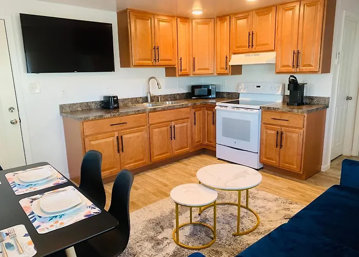 Blue Diamond 26th St Unit 3 Apartment